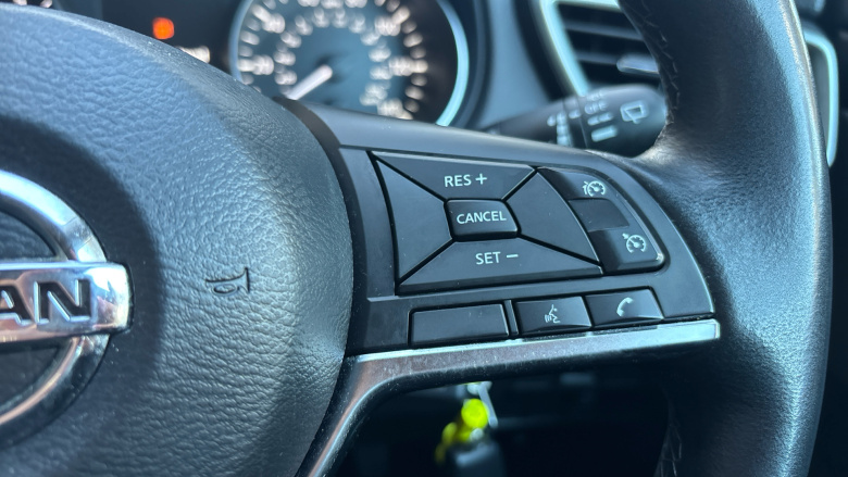 Nissan Qashqai 1.3 DiG-T Acenta Premium 5dr Petrol Hatchback